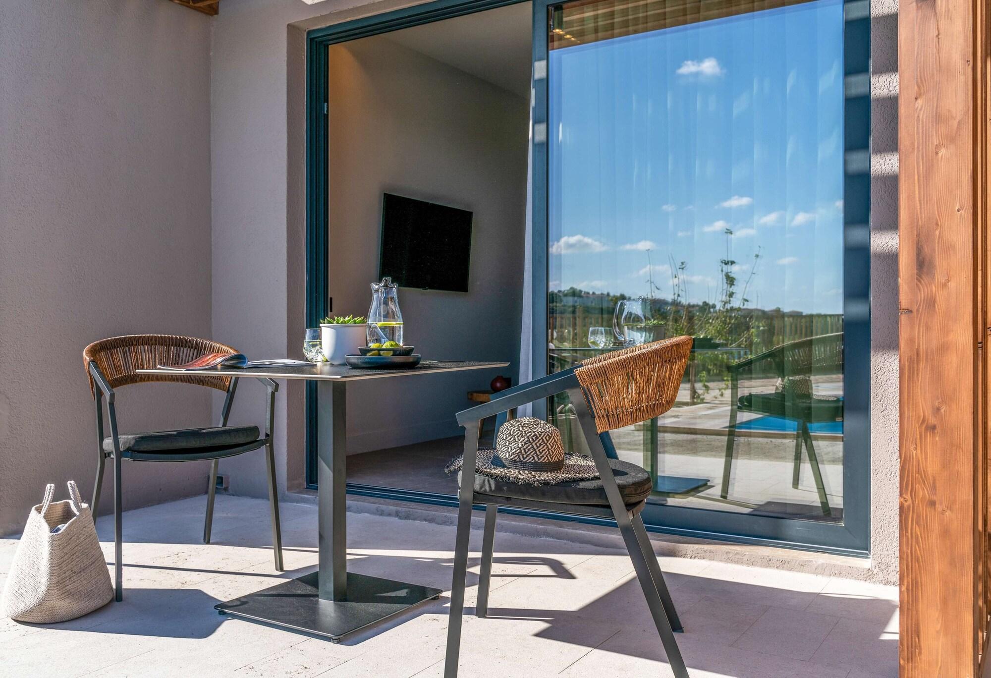 Elissa Adults-Only Lifestyle Beach Resort Kallithéa Dış mekan fotoğraf A balcony at a hotel